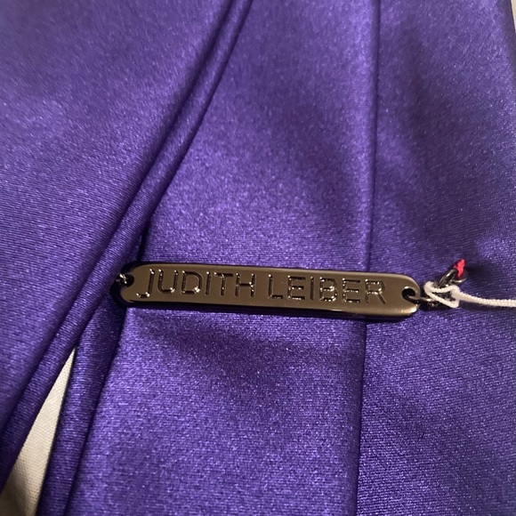 Judith Leiber Silk Tie with Swarovski Crystals - Picture 2 of 3